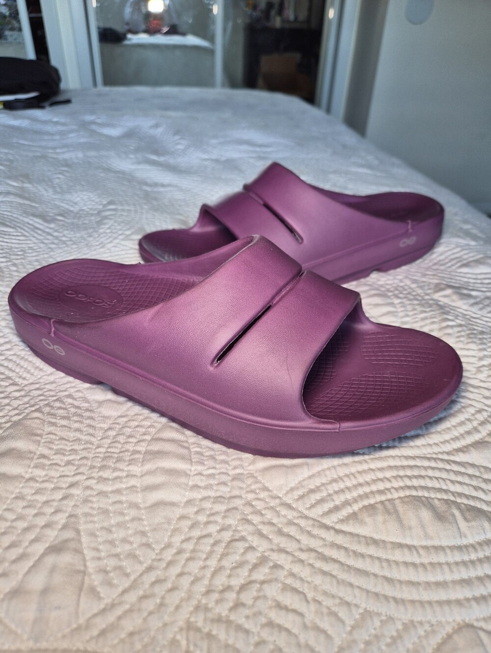 VGUC OOFOS Ooahh Plum Purple Recovery Slide Sandals W9 M7